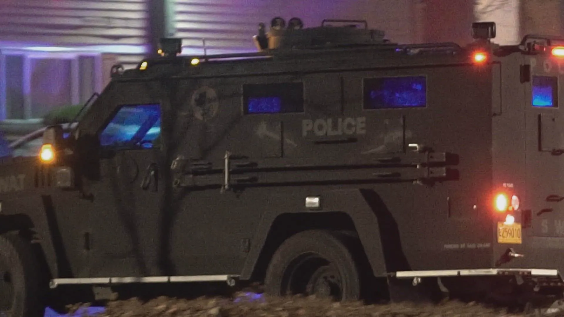 thumbnail - S1:E4 Fugitives Caught on Tape (#104)