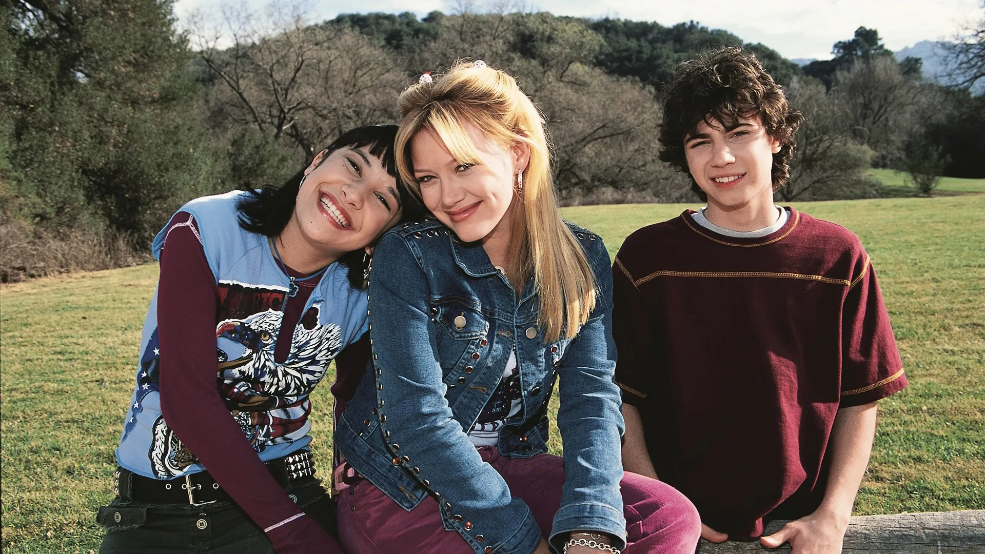 Lizzie McGuire with Miranda and Gordo in a park.