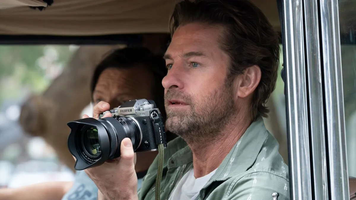 Na imagem, o ator Scott Speedman que interpreta o protagonista da série R.J. Decker: Investigador Privado