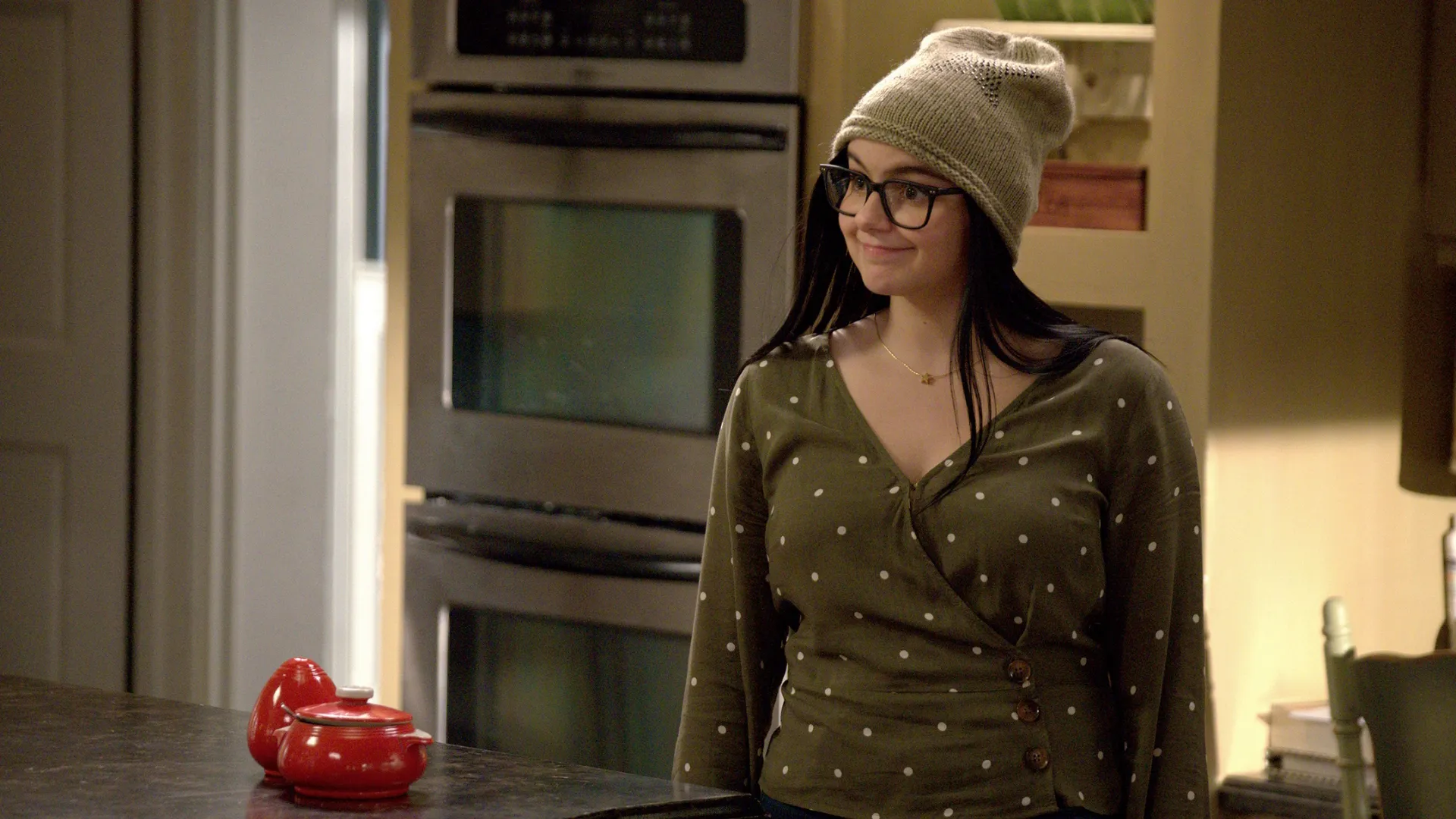 A scene from Modern Family featuring Alex Dunphy played by Ariel Winter