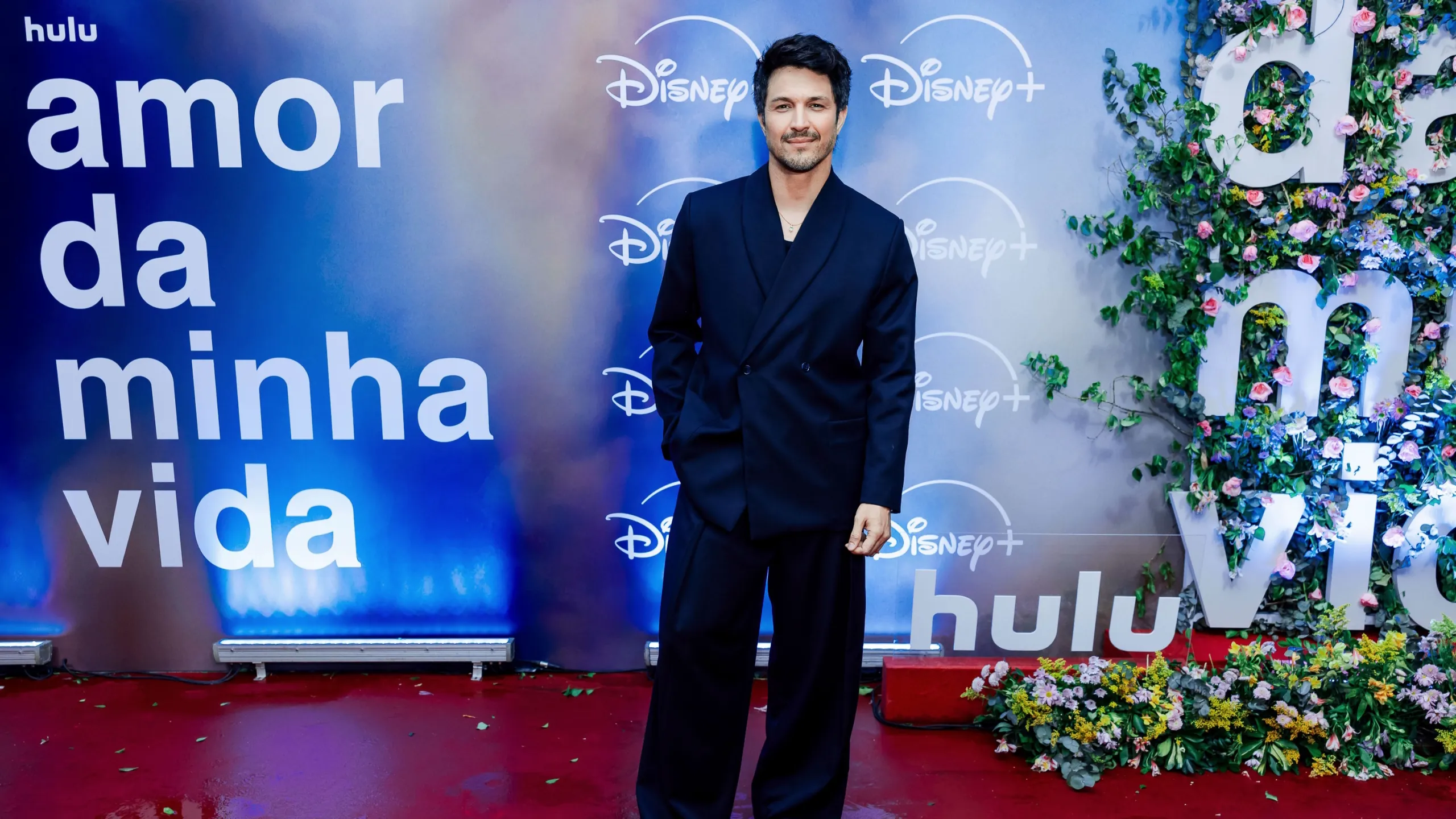 Rômulo Estrela (que interpreta Zé Henrique) na festa de lançamento da 2ª temporada de Amor da Minha Vida