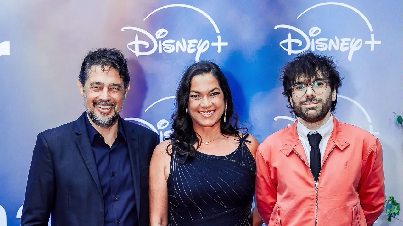 Os diretores René Sampaio, Tatiana Fragoso e o autor Matheus Souza na festa de lançamento da 2ª temporada de Amor da Minha Vida
