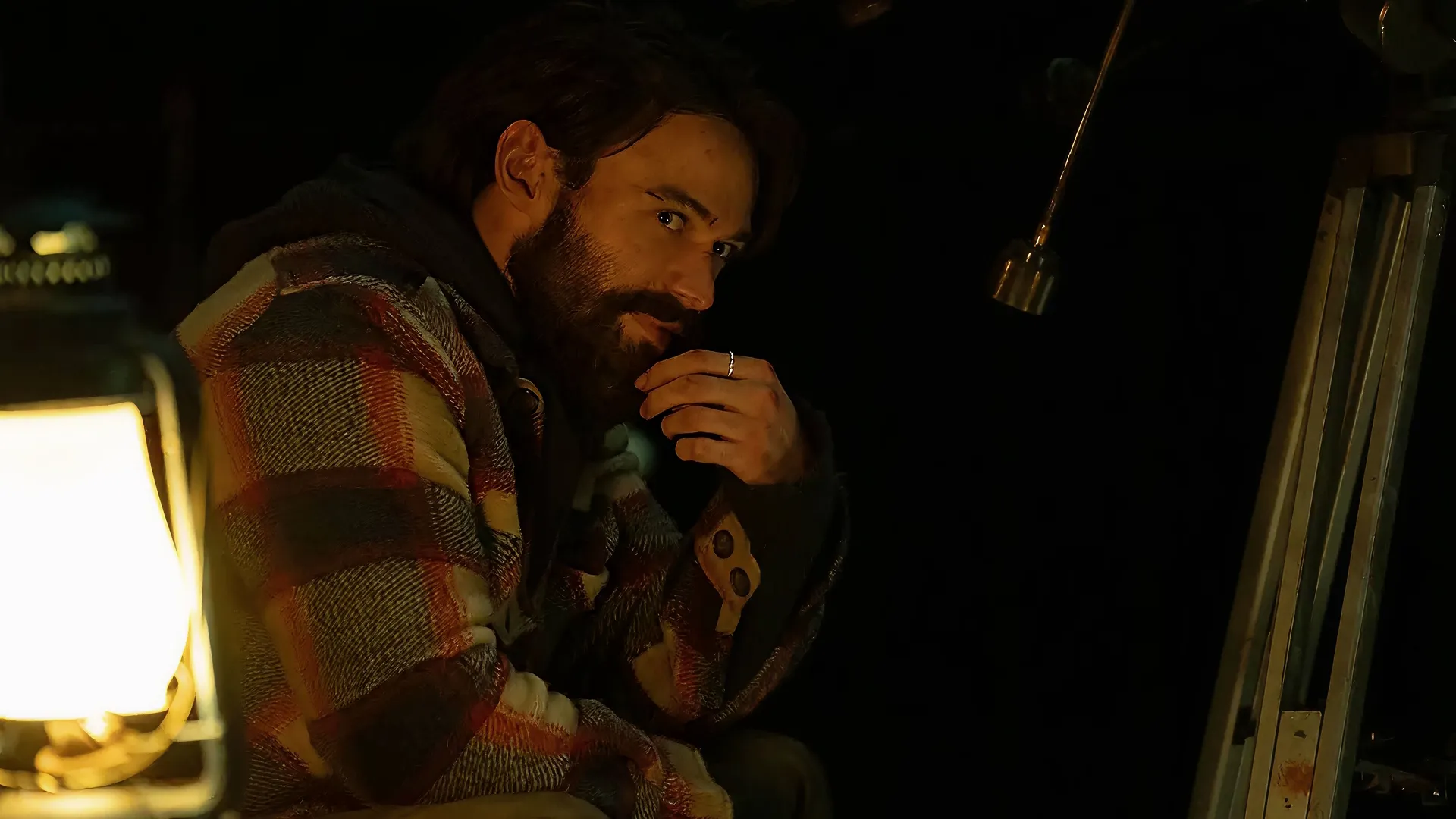 Link (Thomas Doherty) in Paradise Season 2, Hulu