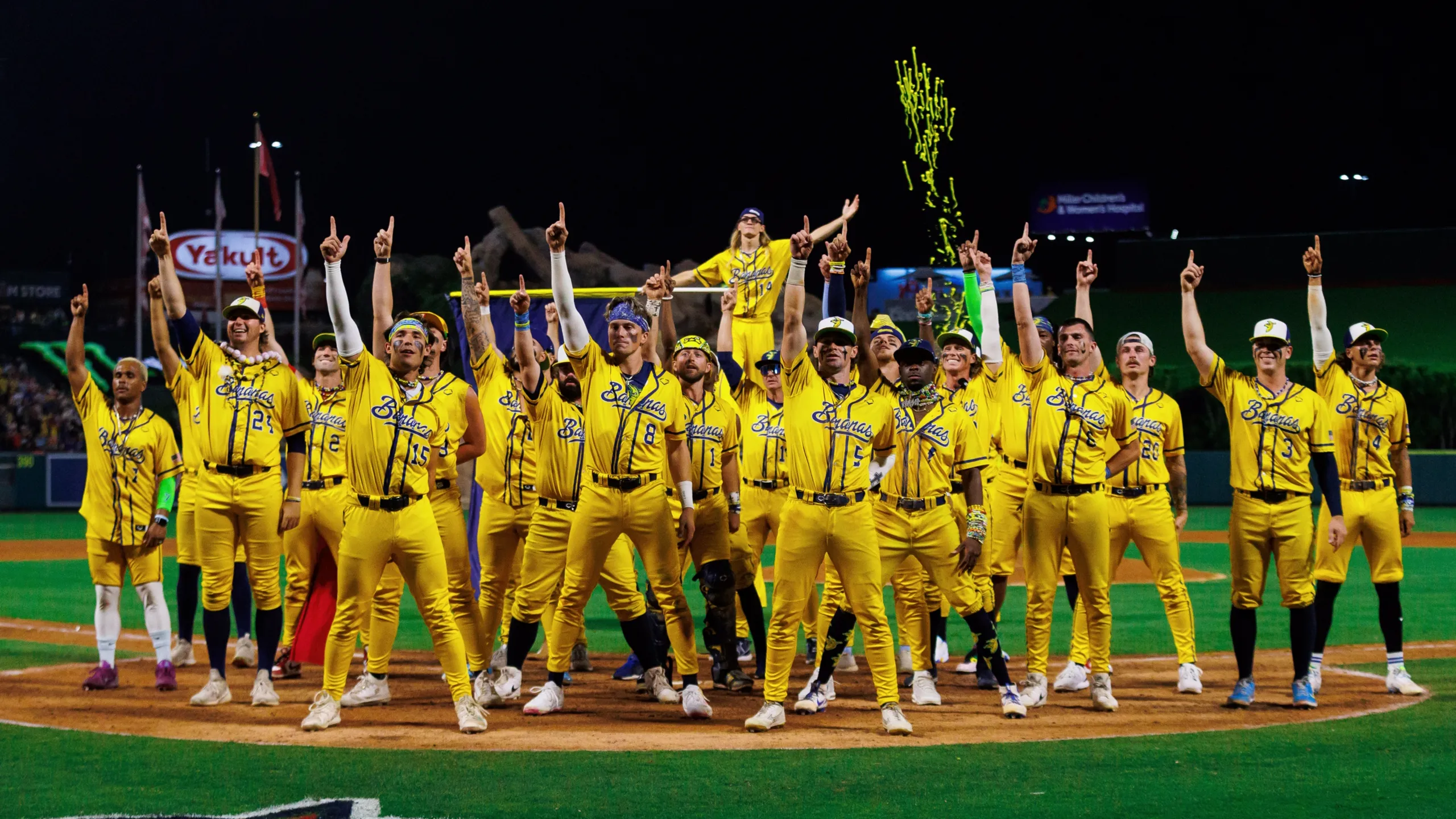 Team phot of the Bananas.