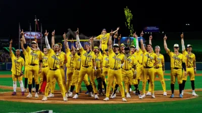 Team phot of the Bananas.