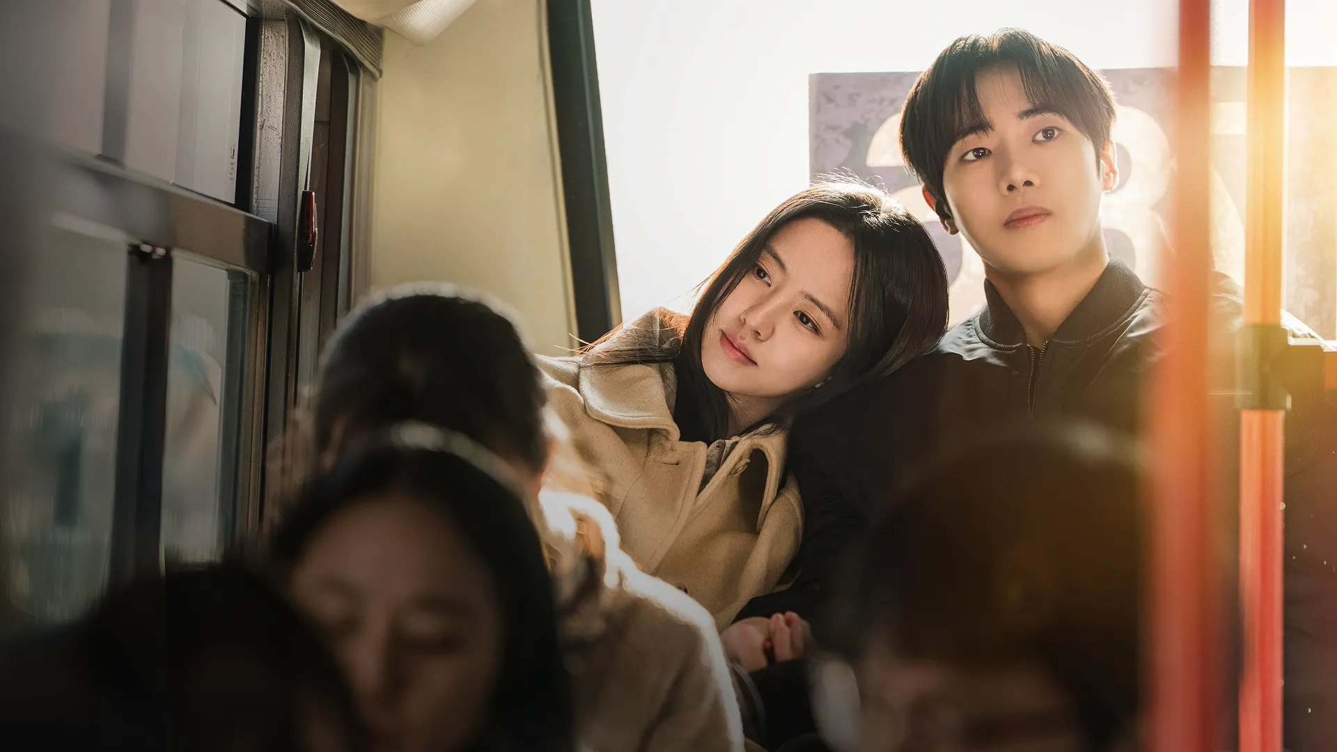 Han Ji-min as Lee Woo-joo and Lee Jun-young as Kim Ji-hun in Between Steps