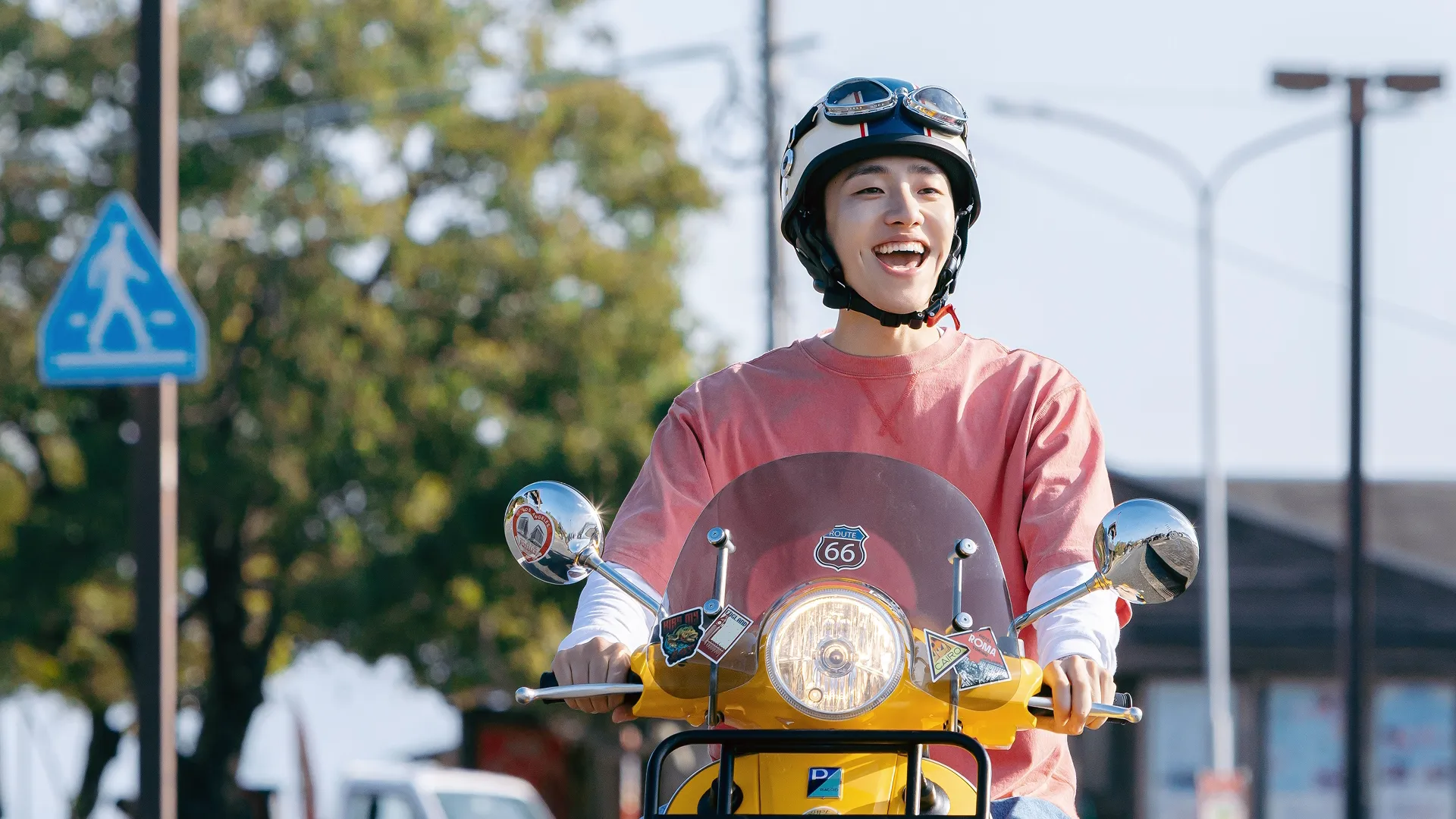 Chae Jong-hyeop riding a scooter in Merry Berry Love