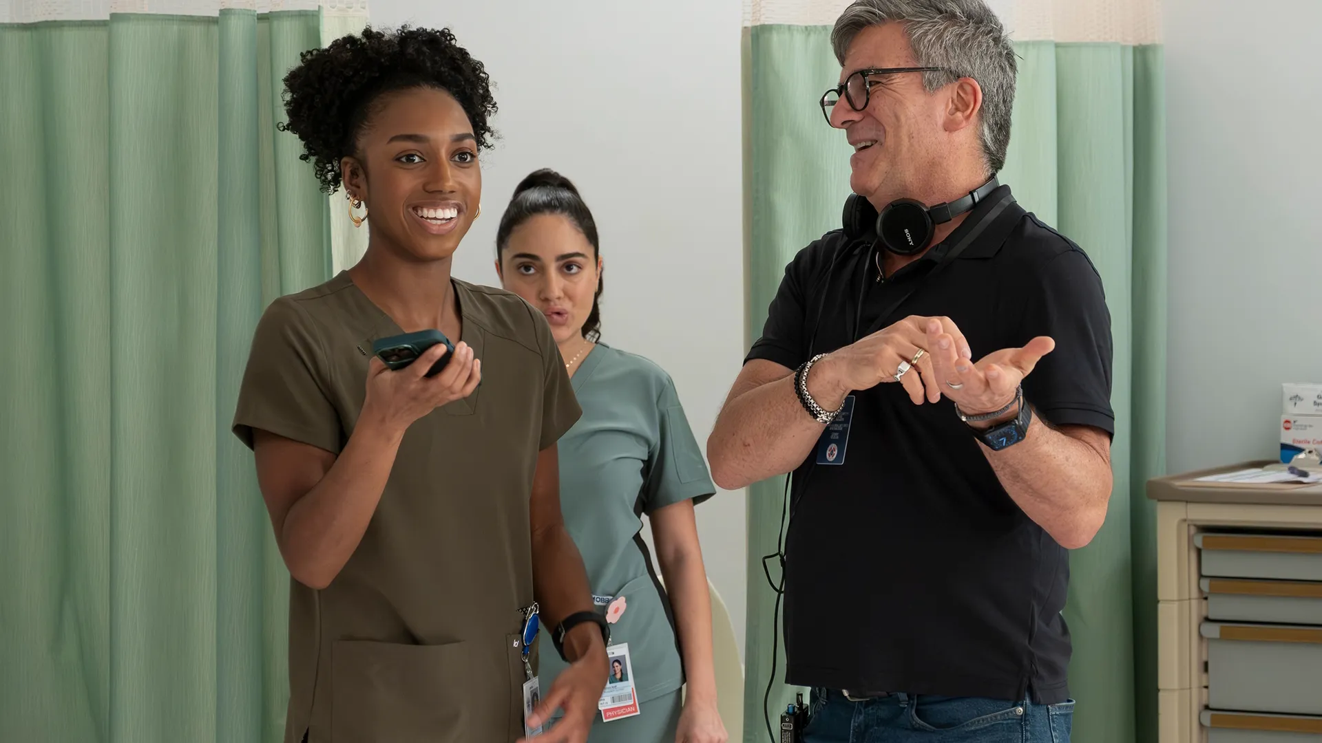Scrubs Season 1 BTS Image 11 | Some cast members given direction between shots