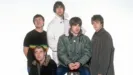 A icônica banda inglesa de rock Oasis, liderada por Noel e Liam Gallagher.