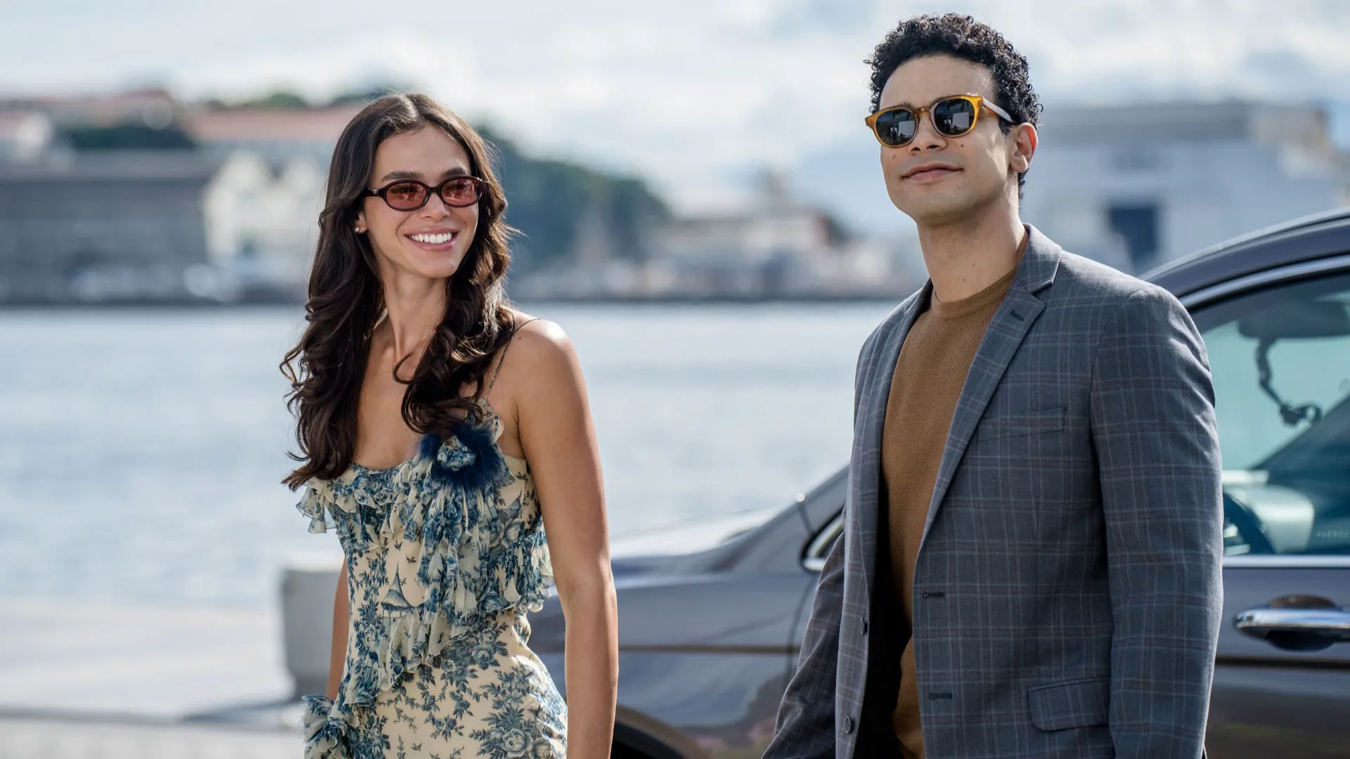 Bruna Marquezine (Bia) e Sérgio Malheiros (Victor) em cena externa no Rio de Janeiro em Amor da Minha Vida