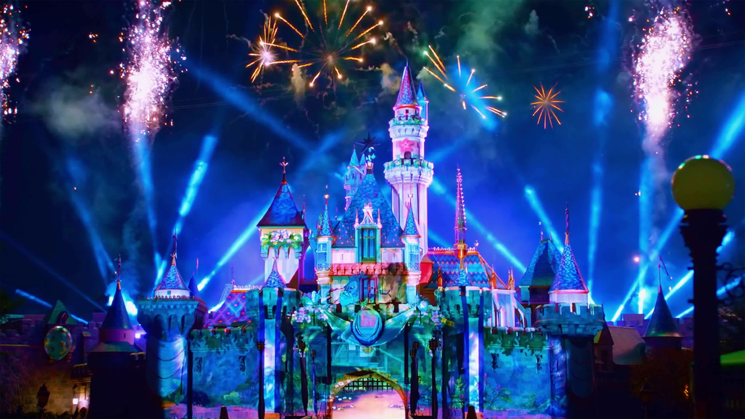 『ディズニーランド70周年：The Happiest Story on Earth』