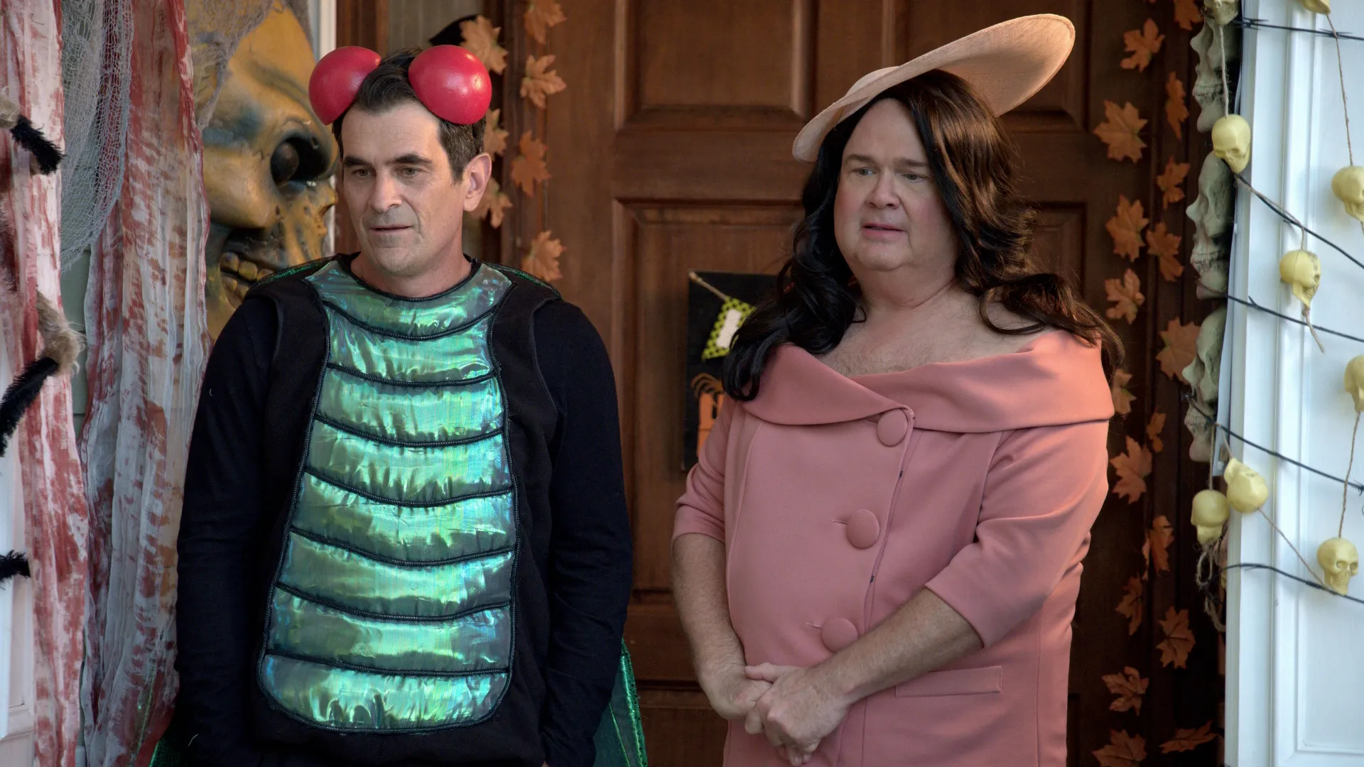 A scene from Modern Family featuring Ty Burrell and 