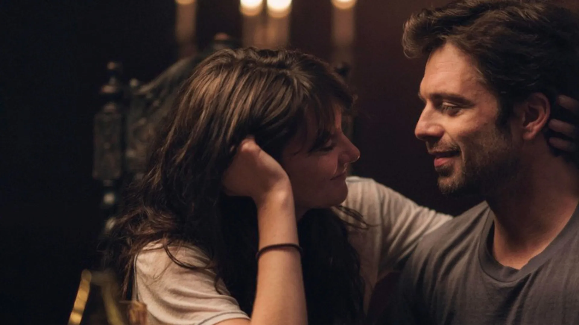 Daphne (Shailene Woodley) and Frank (Sebastian Stan) holding each other