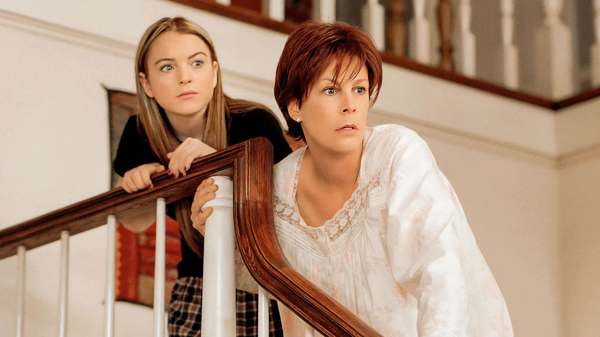 Anna Coleman (Lindsay Lohan) and Tess Coleman (Jamie Lee Curtis) in Freaky Friday
