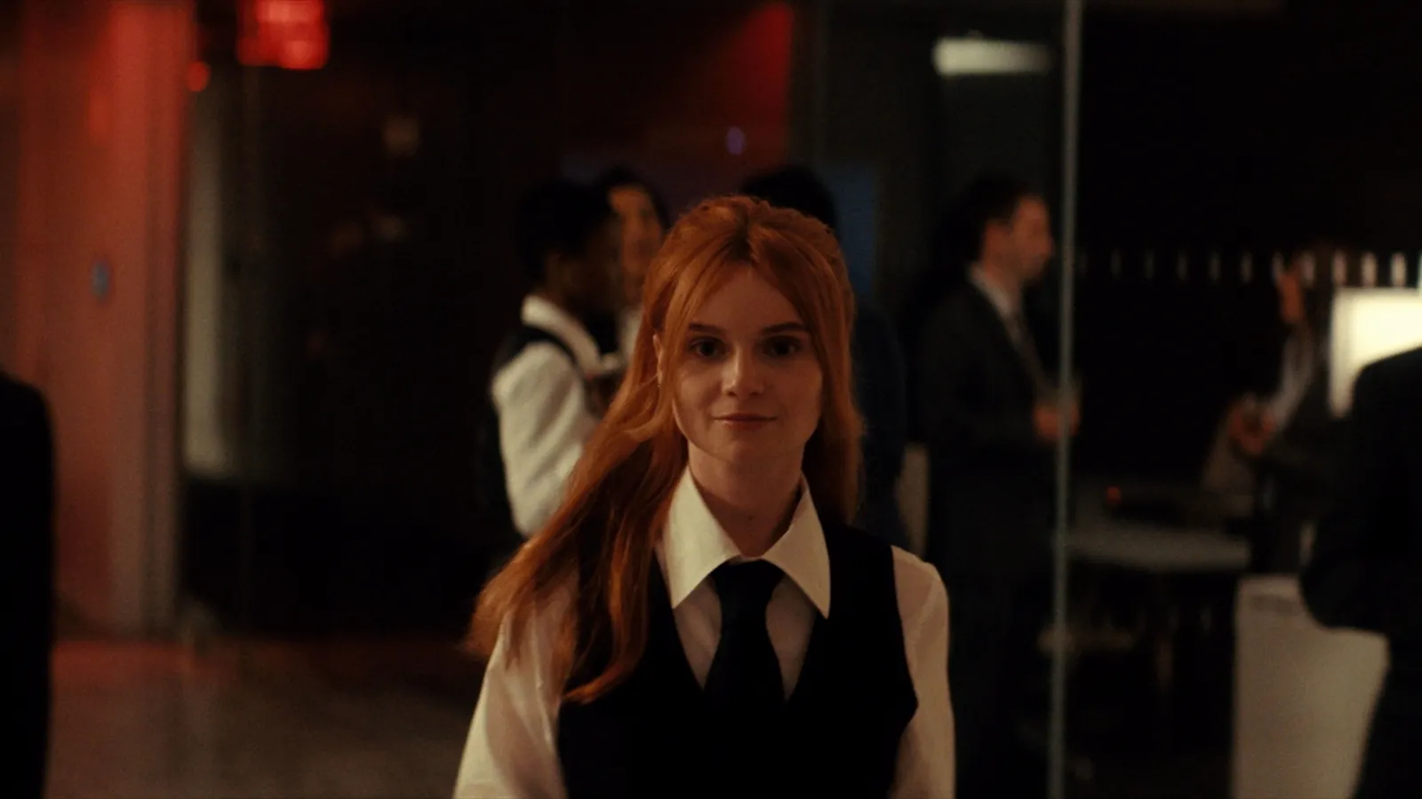 Lola Petticrew como Catherine na série Fúria