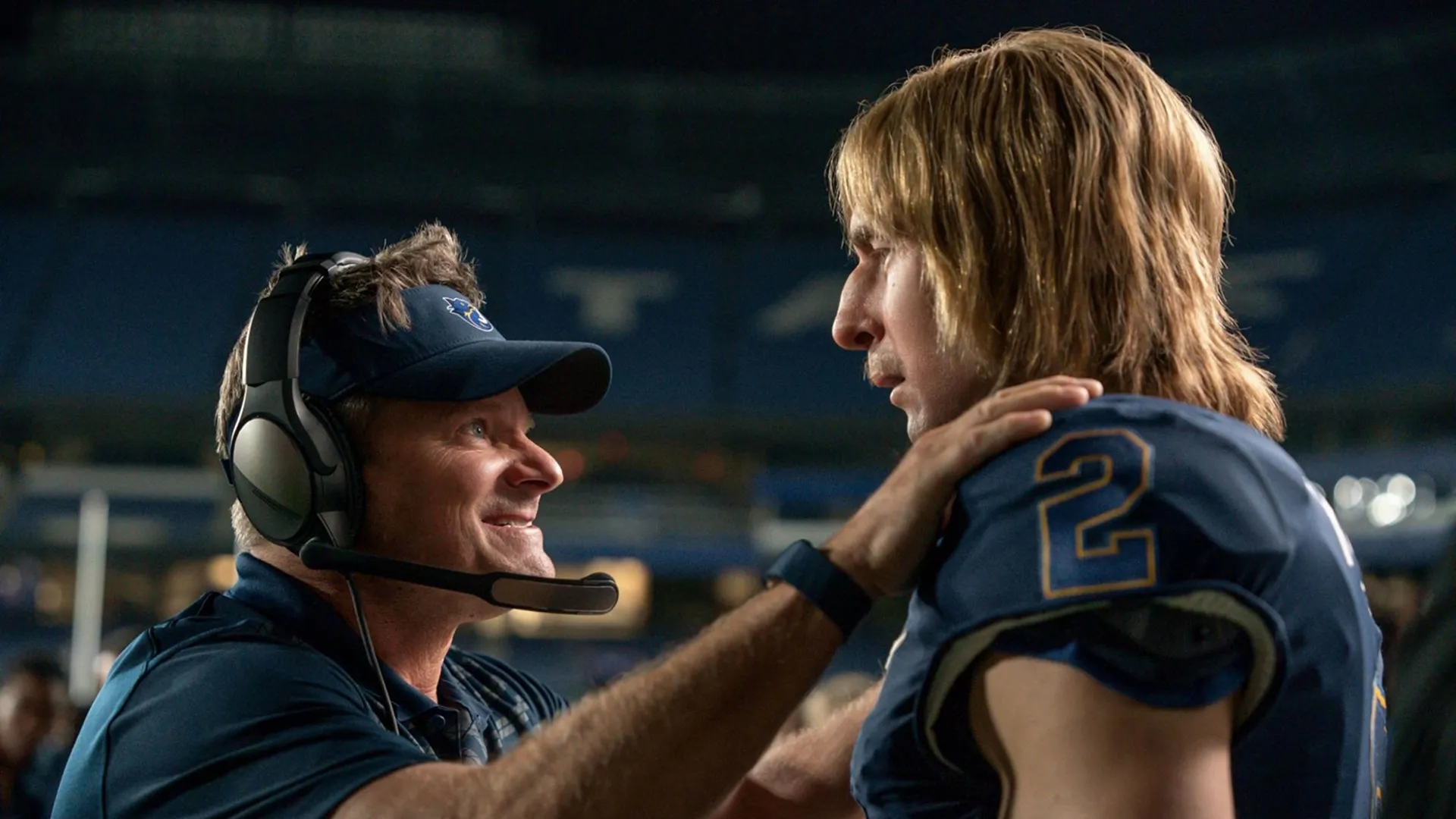 Coach Hudson (Steve Zahn) gives Chad Powers (Glen Powell) a pep talk during a match in the first season of the show.