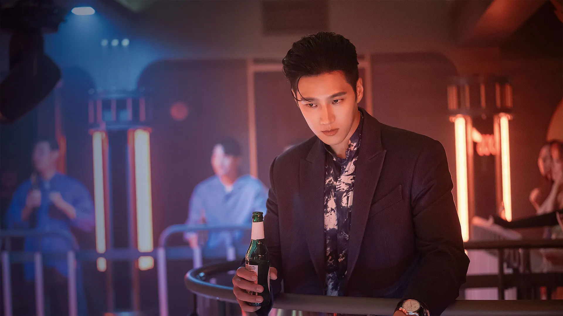 Promotional image for Flex X Cop featuring Ahn Bo-hyun as Jin I-soo in a dark suit leaning on a railing while holding a bottle in a neon-lit venue.