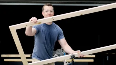 thumbnail - S4:E6 Monochrome Movie Room