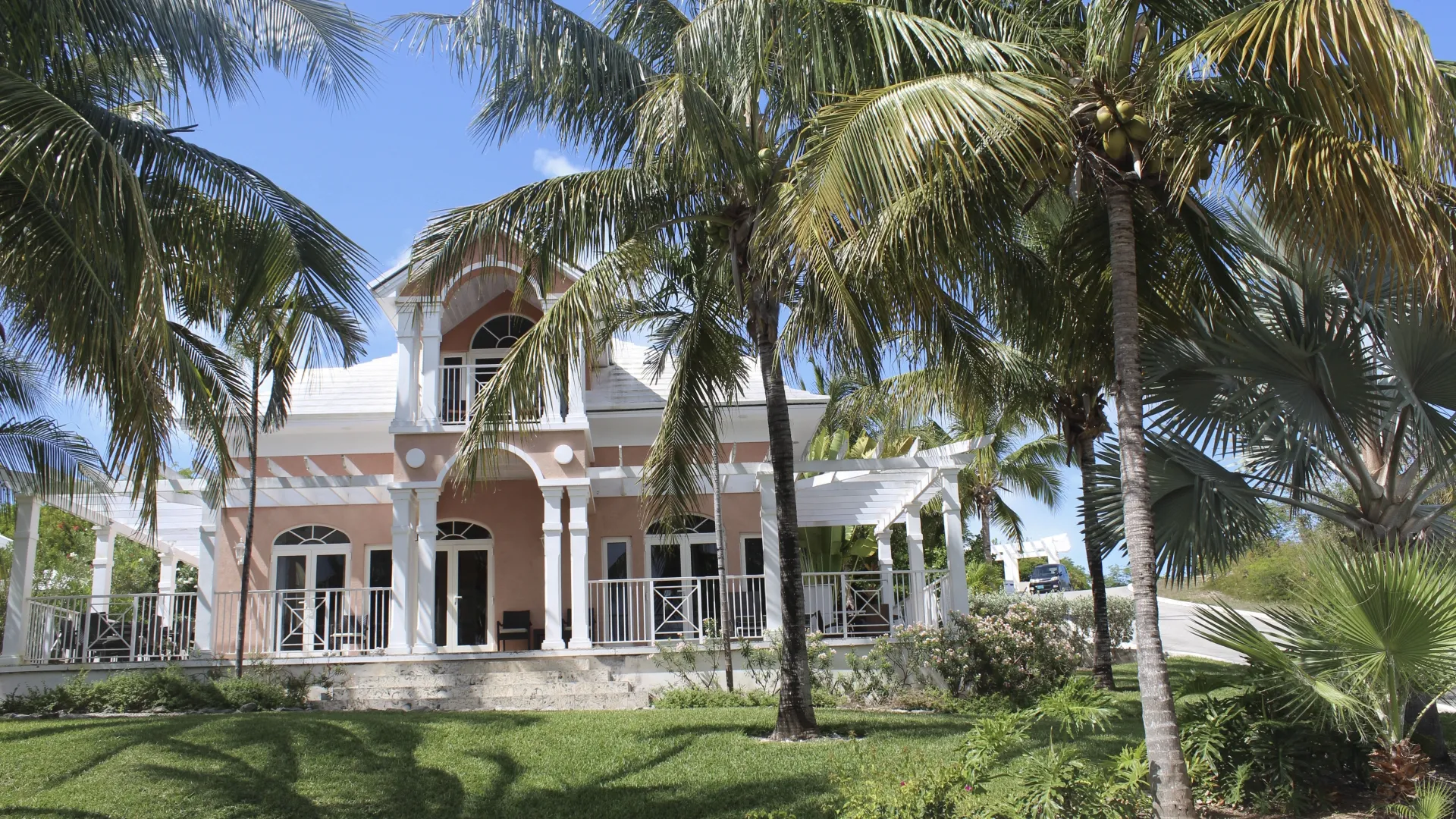 thumbnail - S5:E10 Heaven on Exuma