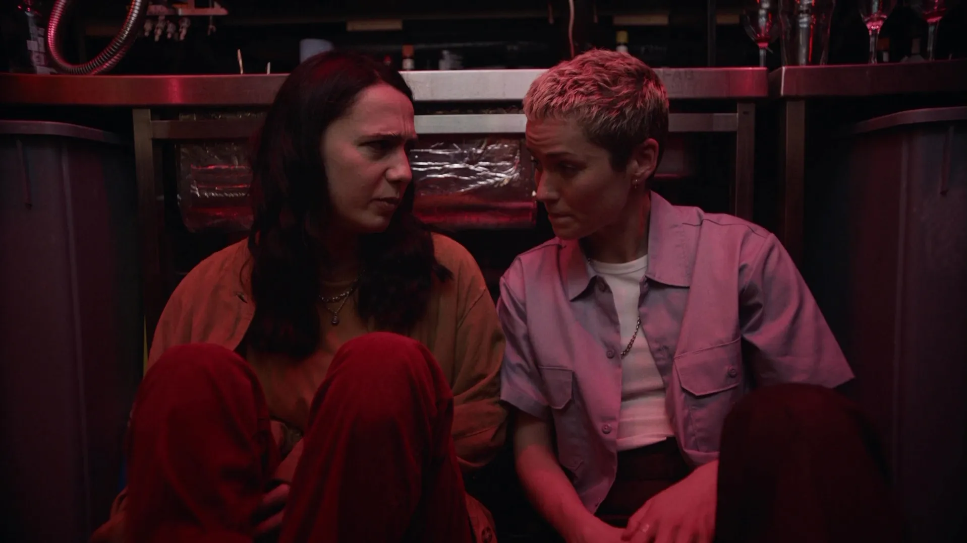 thumbnail - S1:E2 Such Unavailable Girls