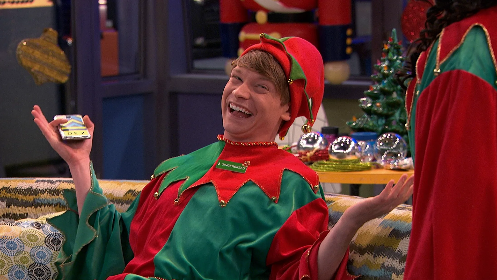 thumbnail - S4:E18 Santas & Surprises