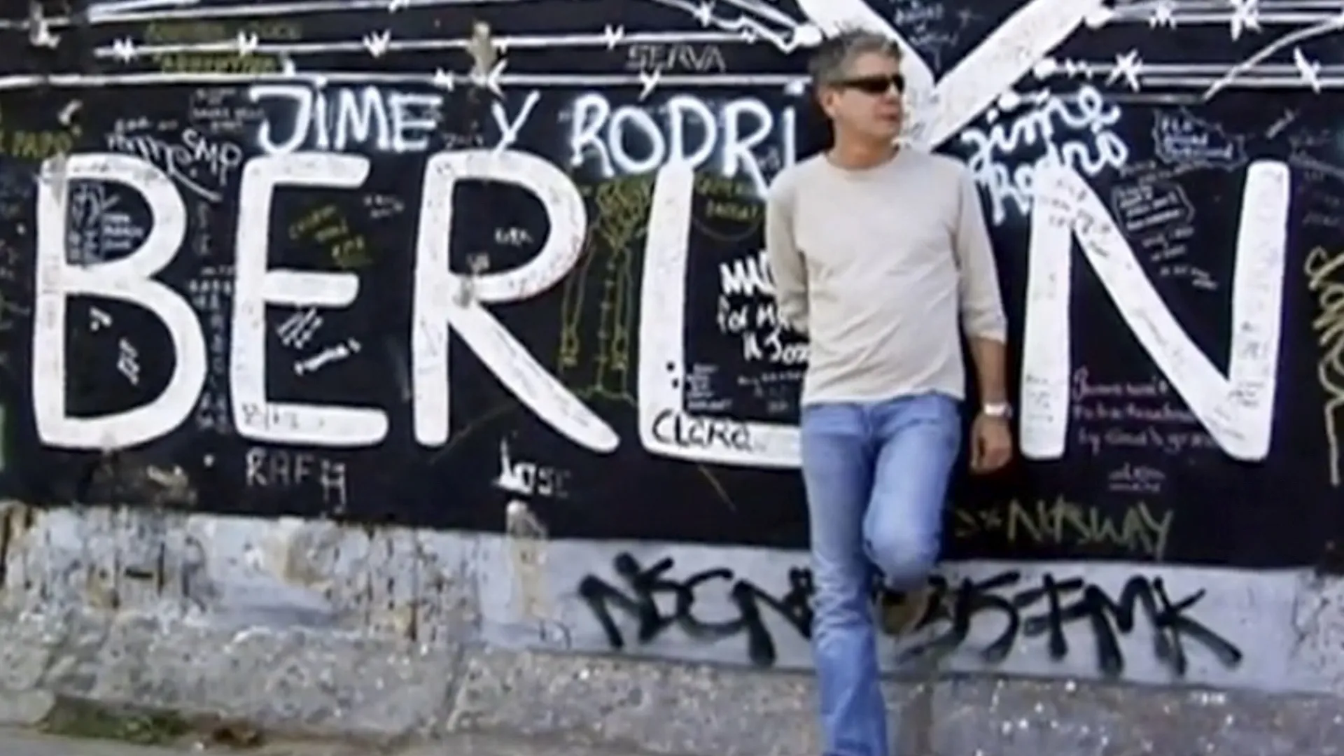 thumbnail - S3:E12 Berlin