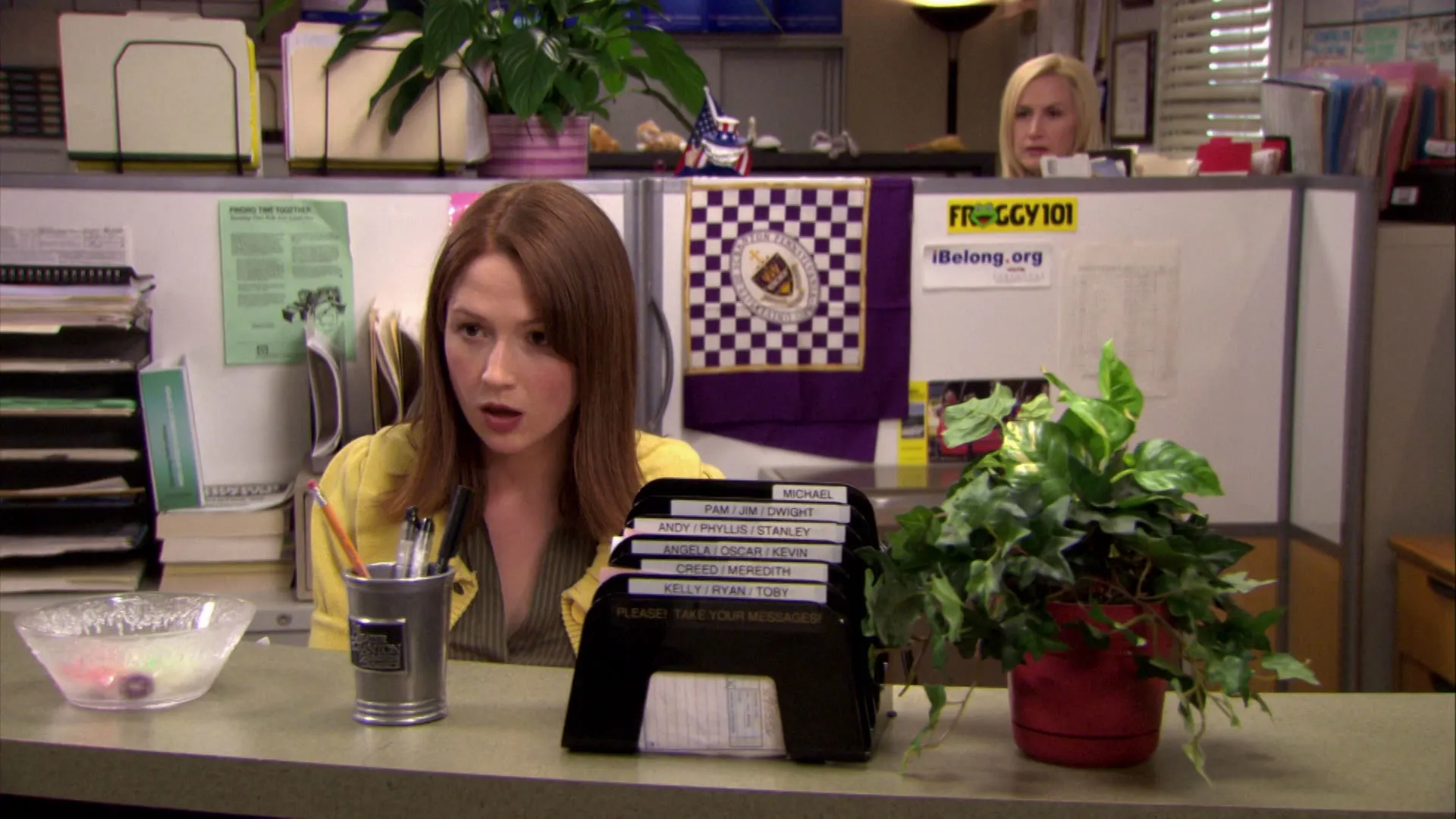 thumbnail - S6:E22 Secretary's Day