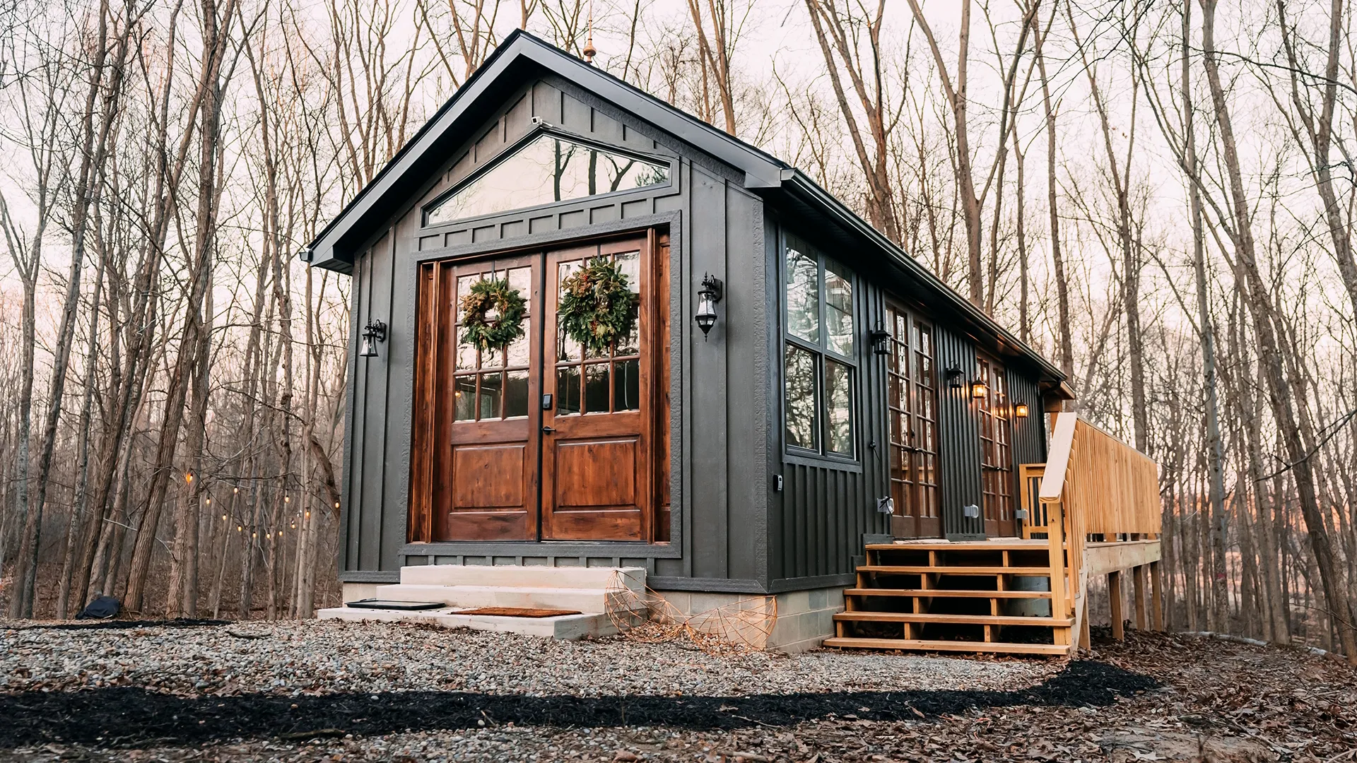 thumbnail - S4:E10 Cabins, Caves, and Kettle & Crumb