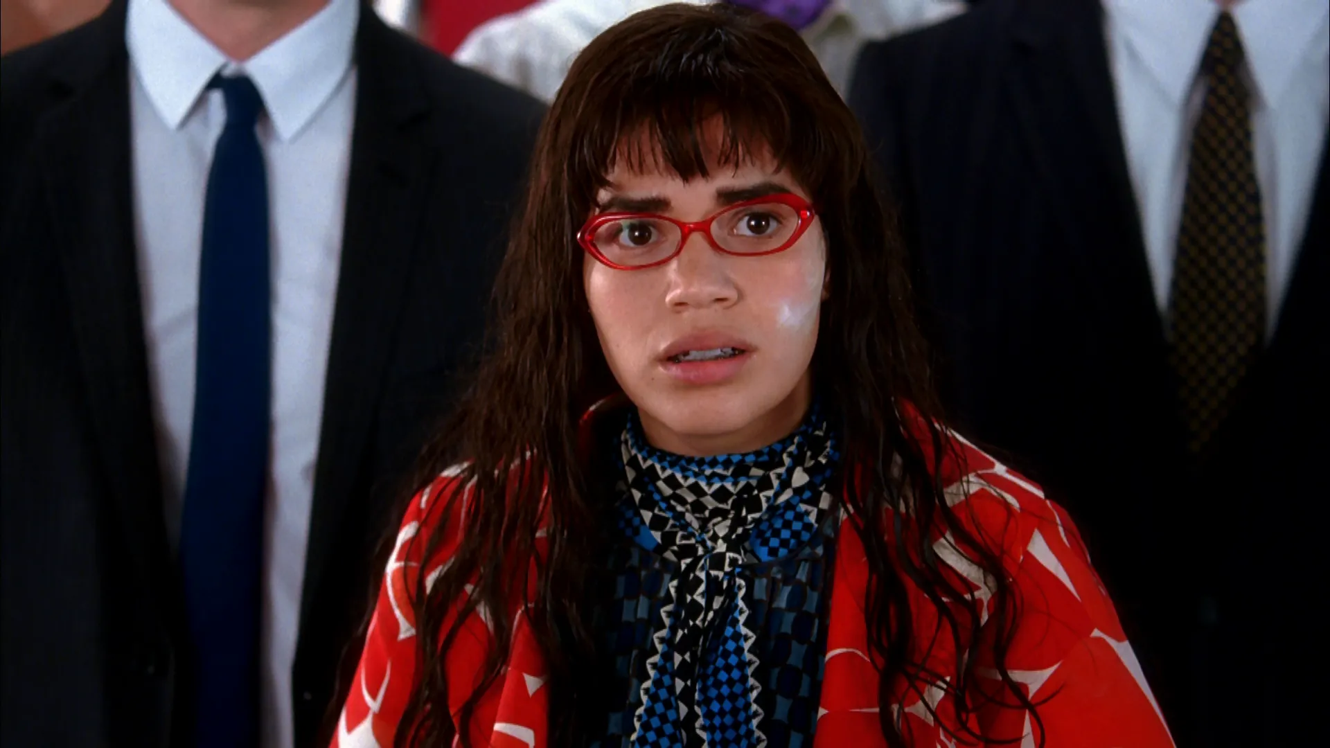 thumbnail - S3:E3 Crimes of Fashion