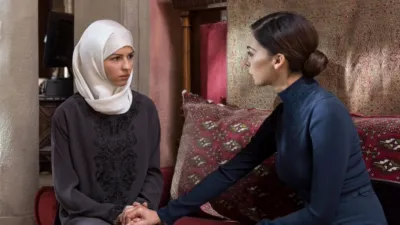 thumbnail - S3:E10 Two Graves