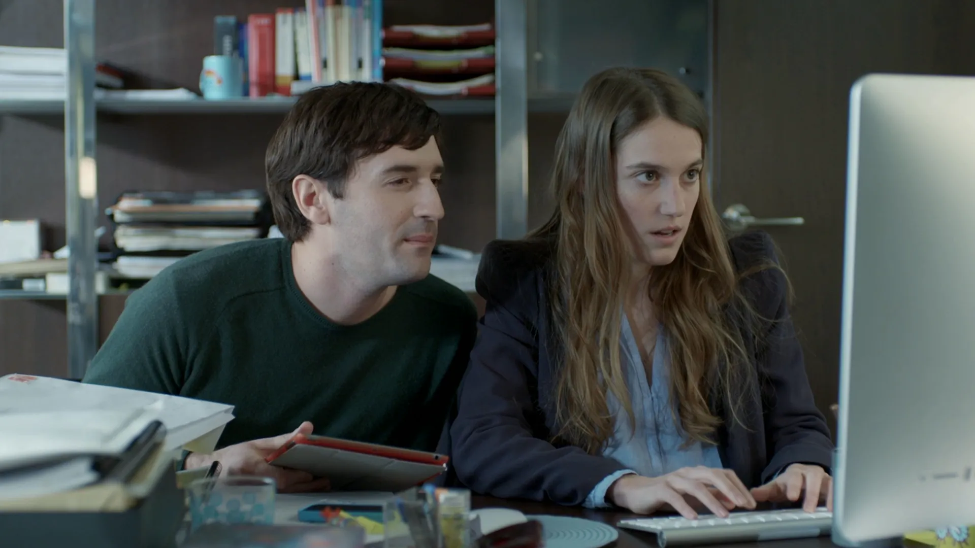 thumbnail - S1:F5 Julie Gayet & Joey Starr