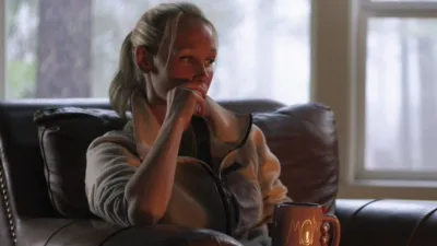 thumbnail - S1:E4 Chapter 4: It's Complicated