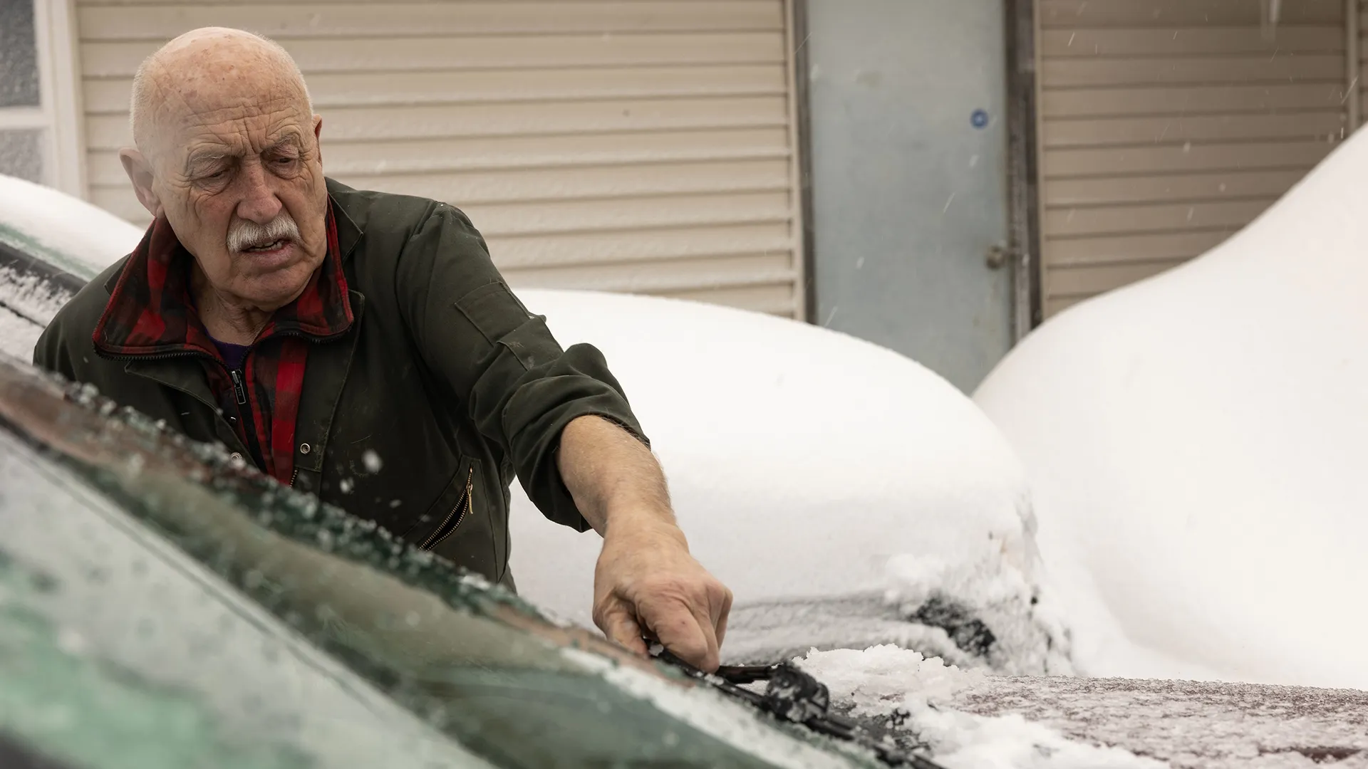 thumbnail - S24:E3 The Snow Must Go On