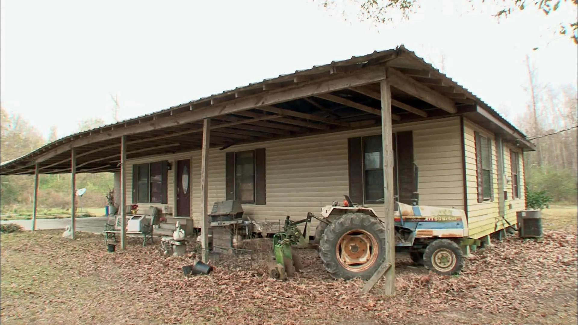 thumbnail - S1:E8 The Swamp House