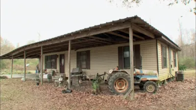 thumbnail - S1:E8 The Swamp House