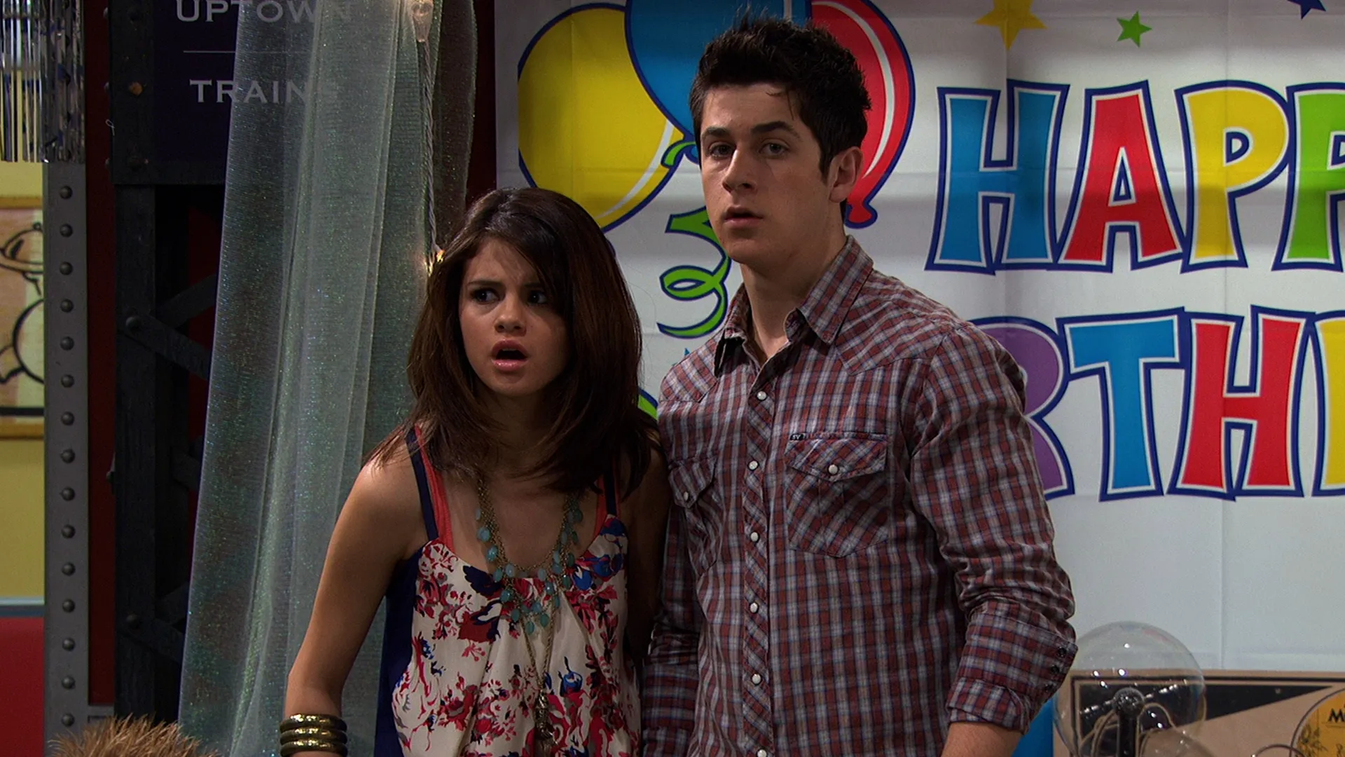 thumbnail - S4:E12 Zeke Finds Out