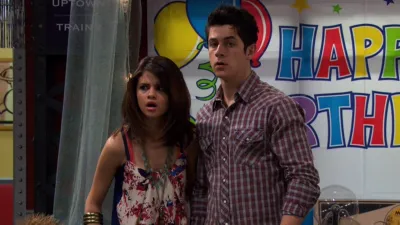 thumbnail - S4:E12 Zeke Finds Out