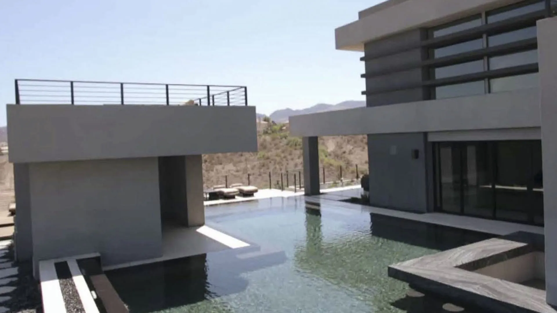 thumbnail - S4:E9 Abstract, Flying, Waterfall