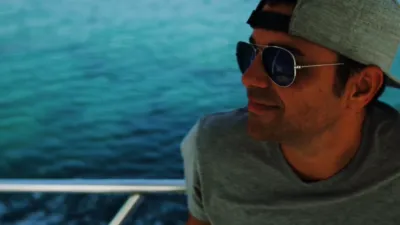 thumbnail - S1:E8 Sharks Attack