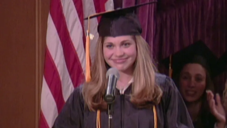 thumbnail - T5:E24 La graduación
