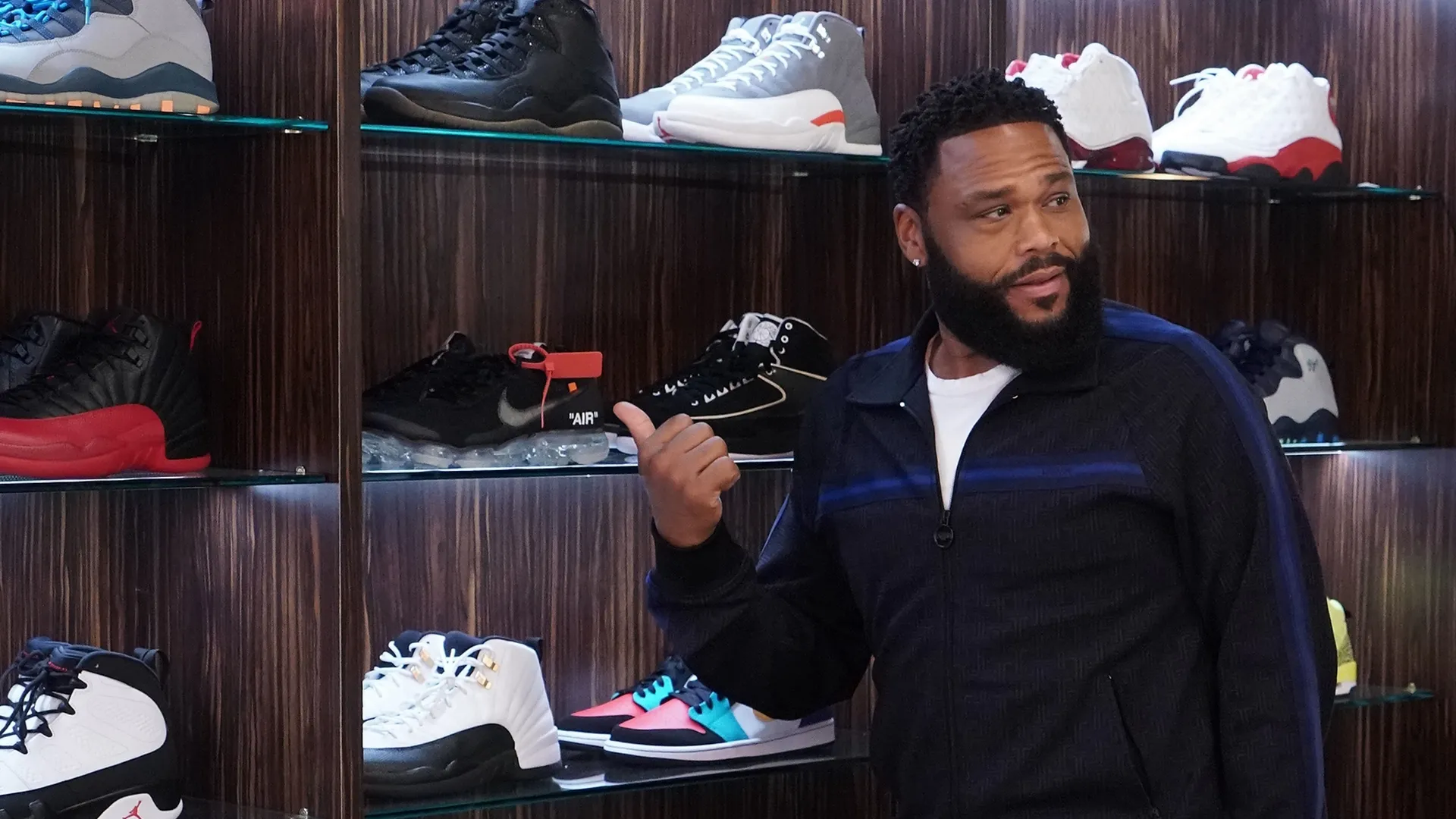 thumbnail - S8:E7 Sneakers by the Dozen