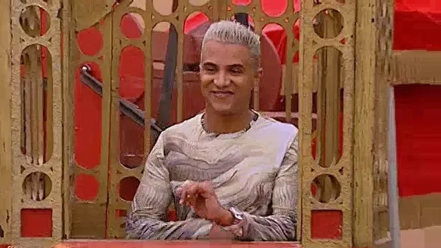 thumbnail - S7:E4 The Girl Who Joined the Circus