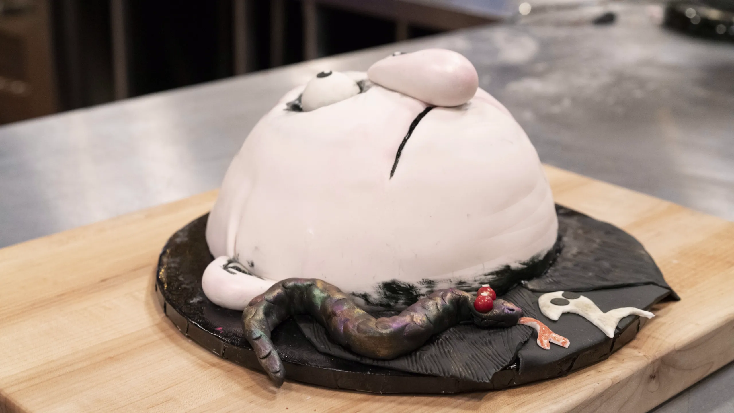 thumbnail - S5:E3 All Things Weird and Wonderful