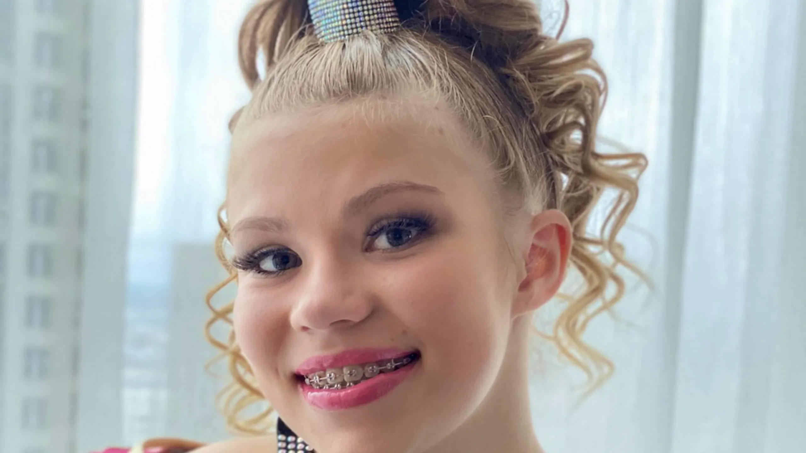 thumbnail - S4:E3 Monster Among Trolls