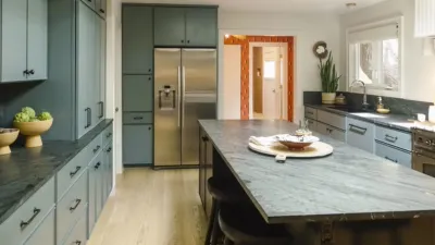 thumbnail - S2:E4 Desert Luxe