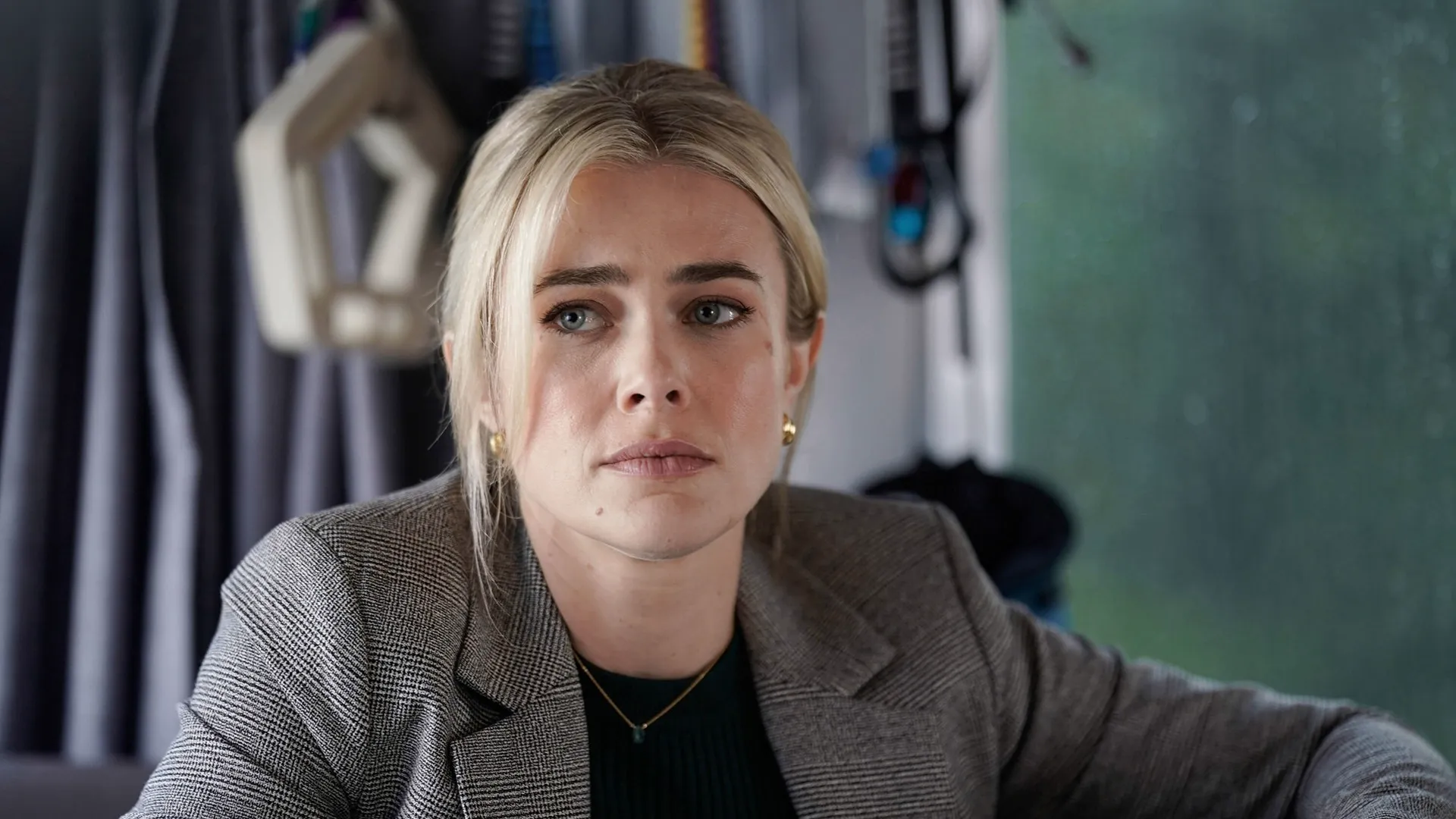 thumbnail - S2:E19 Rules of the Game