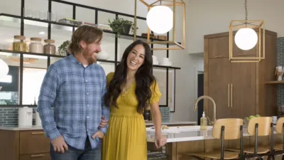 thumbnail - S5:E6 Flip House to Family Project