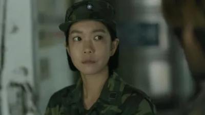 thumbnail - S1:E11 Dark Currents