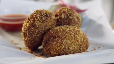 thumbnail - S3:E14 When Deviled Pigs Fly