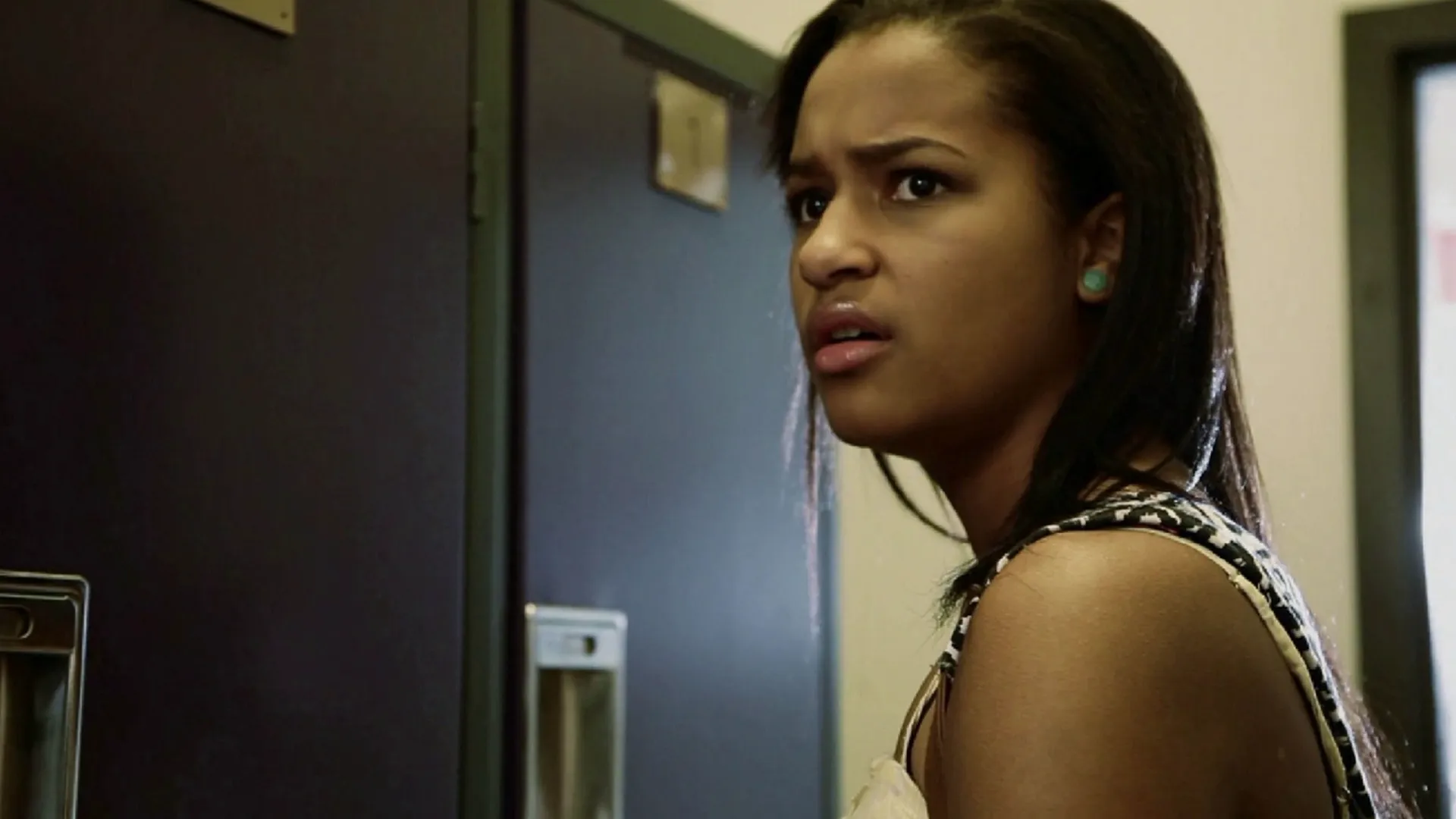 thumbnail - S1:E3 Dead Ringer/My Sister's Keeper